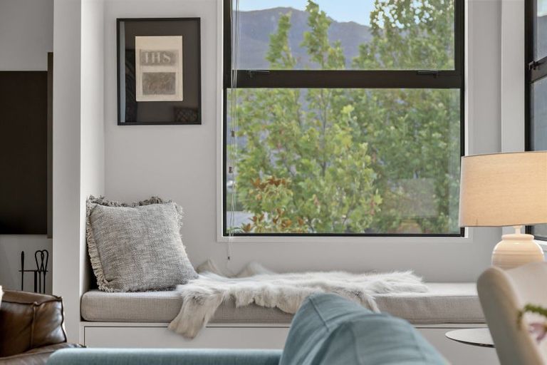 Photo of property in 1 Kirimoko Crescent, Wanaka, 9305