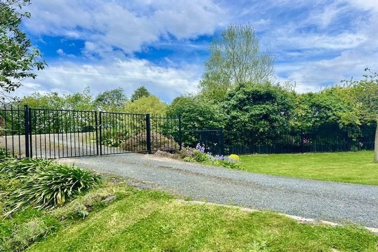 Photo of property in 806 Outram-mosgiel Road, Riverside, Outram, 9073