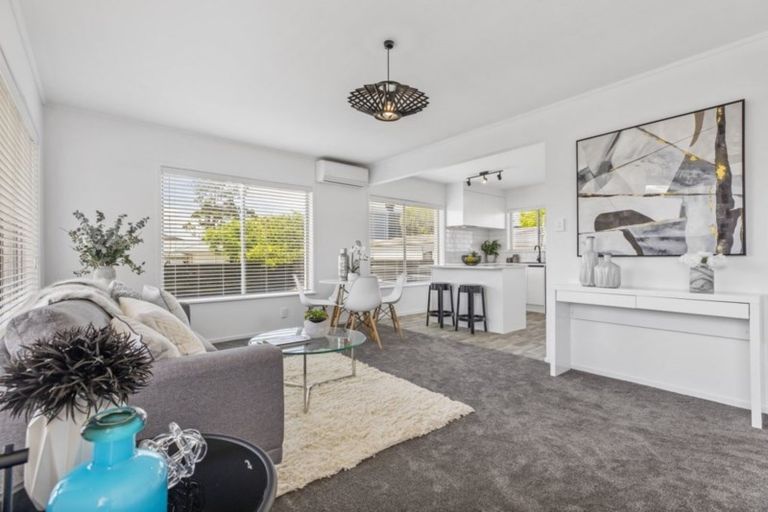 Photo of property in 2/25 Pinedale Place, Henderson, Auckland, 0610