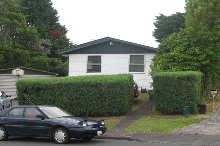 Photo of property in 19 Segedin Place, Glenfield, Auckland, 0629