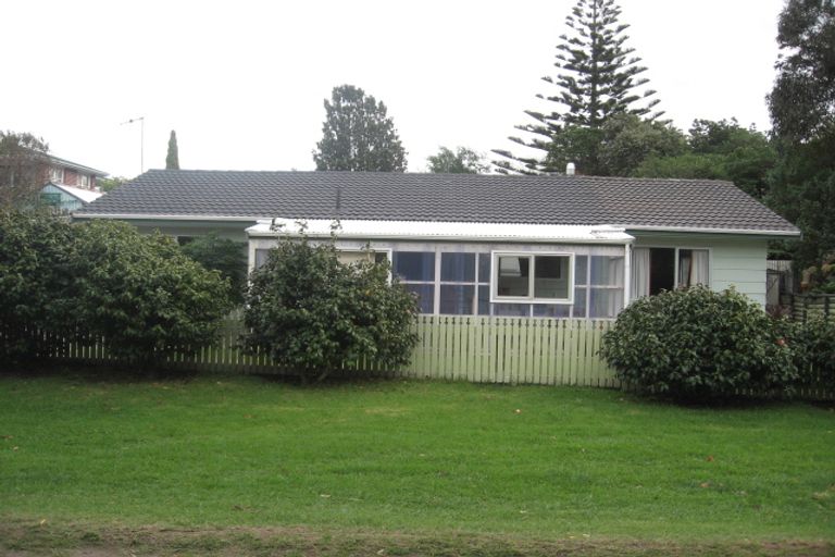 Photo of property in 109 Renown Road, Raumati South, Paraparaumu, 5032