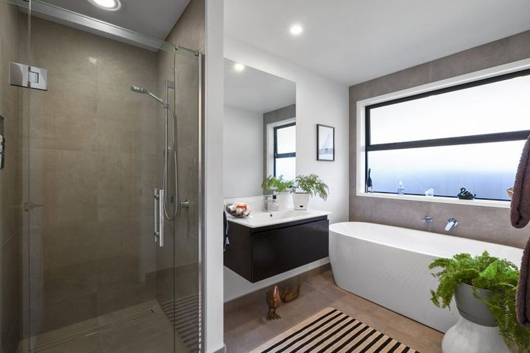 Photo of property in 23 Sycamore Grove, Lower Vogeltown, New Plymouth, 4310