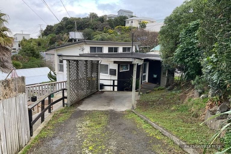 Photo of property in 98 Maupuia Road, Maupuia, Wellington, 6022