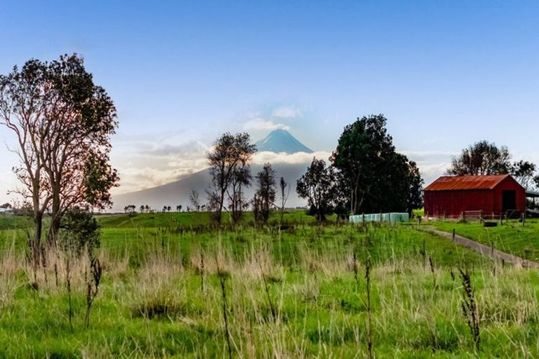 Photo of property in Pikitoroa Road, Normanby, Hawera, 4675