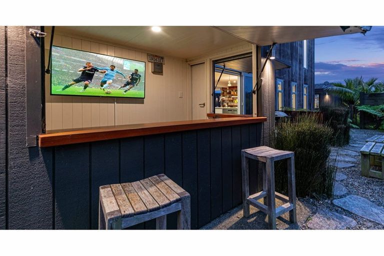 Photo of property in 11 Kelmore Place, Schnapper Rock, Auckland, 0632