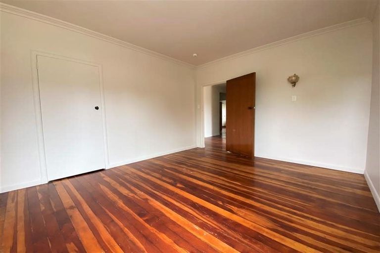 Photo of property in 5 Margan Avenue, New Lynn, Auckland, 0600
