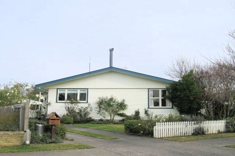 Photo of property in 5 Bassett Place, Taradale, Napier, 4112
