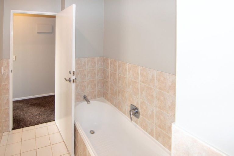 Photo of property in Maddison Apartments, 3/6a Queen Street, Palmerston North, 4410