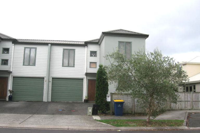 Photo of property in 39 Verdale Circle, Glen Eden, Auckland, 0602