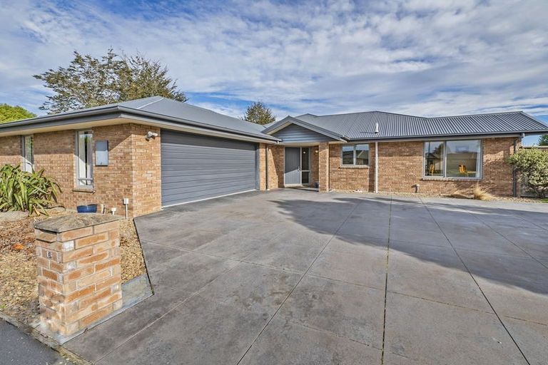 Photo of property in 16 Stanwood Grove, Darfield, 7510