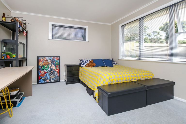 Photo of property in 3 Crompton Road, Massey, Auckland, 0614