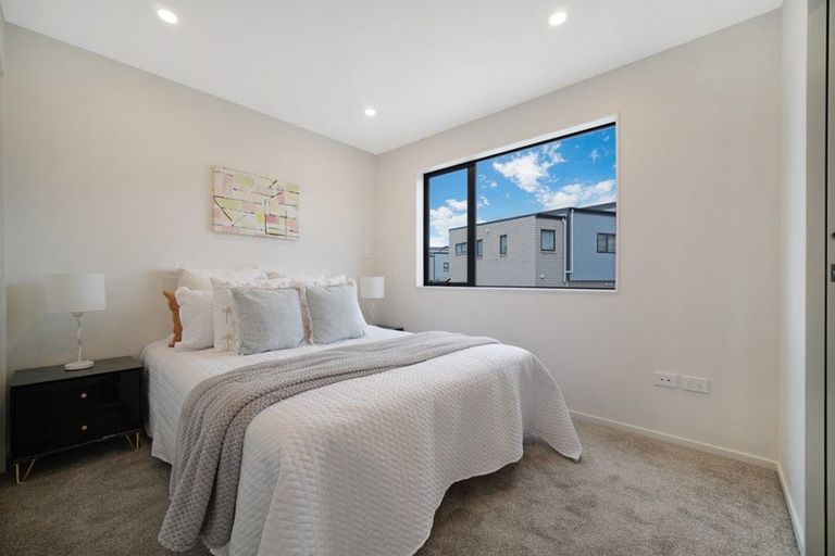 Photo of property in 1 Papauma Place, Papakura, 2110