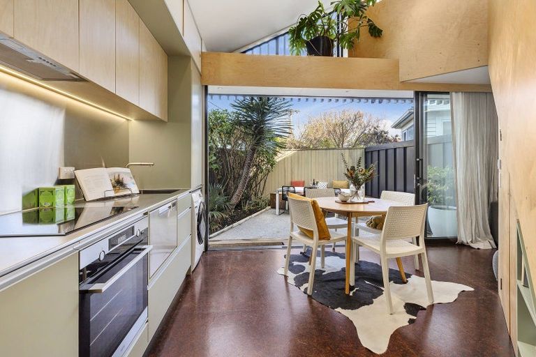 Photo of property in 17a Fife Lane, Miramar, Wellington, 6022