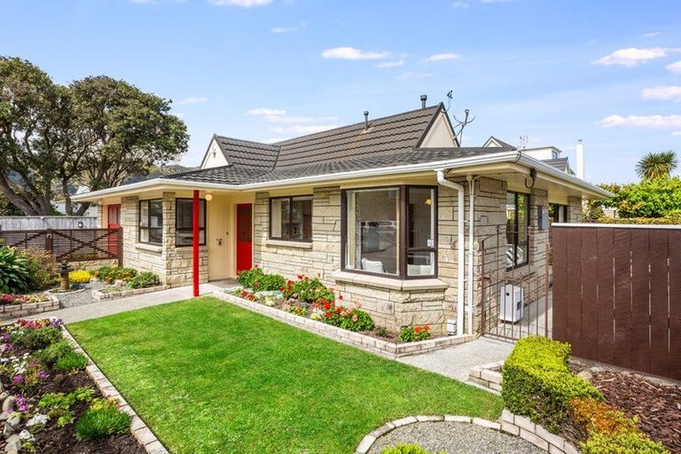 Photo of property in 2/6 Nikau Grove, Woburn, Lower Hutt, 5010