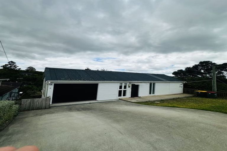 Photo of property in 92 Castor Bay Road, Castor Bay, Auckland, 0620
