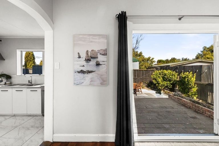 Photo of property in 15 Taradale Road, Marewa, Napier, 4110