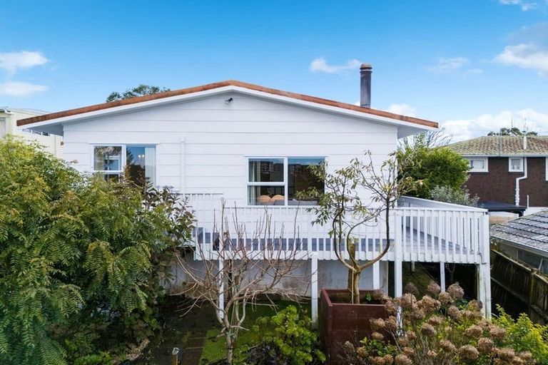 Photo of property in 37 Roberts Road, Te Atatu South, Auckland, 0610