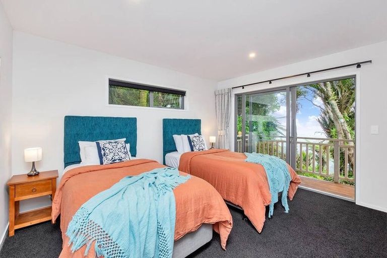 Photo of property in 23 Quinns Road, Waiatarua, Auckland, 0612