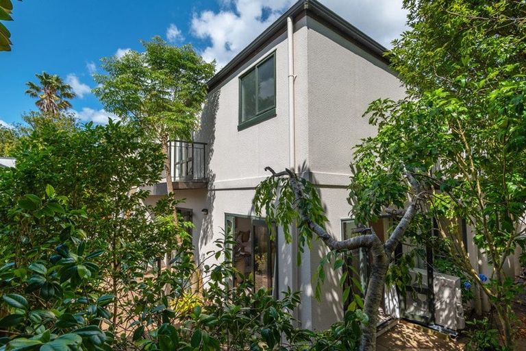 Photo of property in 1/26 Pannill Place, Oteha, Auckland, 0632