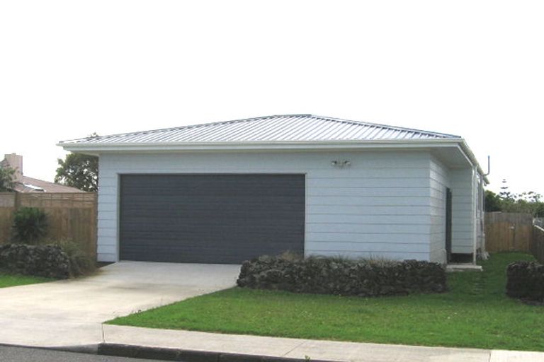 Photo of property in 7 Tawa Road, Te Atatu Peninsula, Auckland, 0610