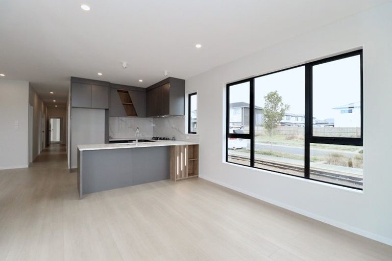 Photo of property in 13 Ngakau Road, Karaka, 2113