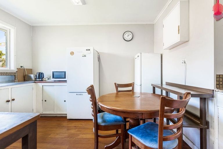 Photo of property in 58 Hutchinson Avenue, New Lynn, Auckland, 0600