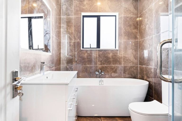 Photo of property in 6 Keiha Crescent, Massey, Auckland, 0614