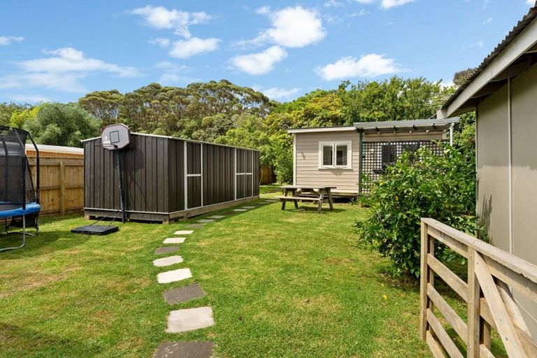 Photo of property in 16 Puriri Road, Waikanae, 5036