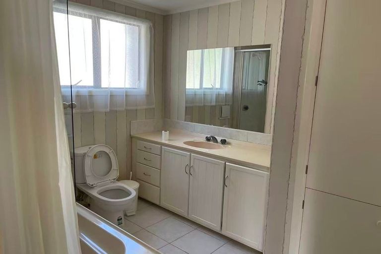 Photo of property in 17 Waller Avenue, Bucklands Beach, Auckland, 2012