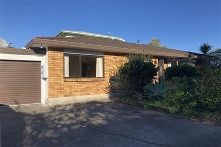 Photo of property in 2/27 Rata Street, New Lynn, Auckland, 0600