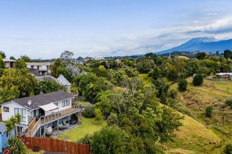 Photo of property in 17a Saint Ives Grove, Whalers Gate, New Plymouth, 4310