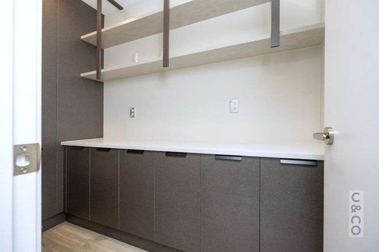 Photo of property in 15 Vogwill Road, Kumeu, 0810