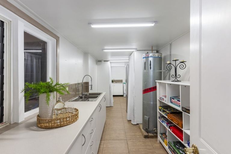 Photo of property in 47 Lyons Avenue, Murrays Bay, Auckland, 0630