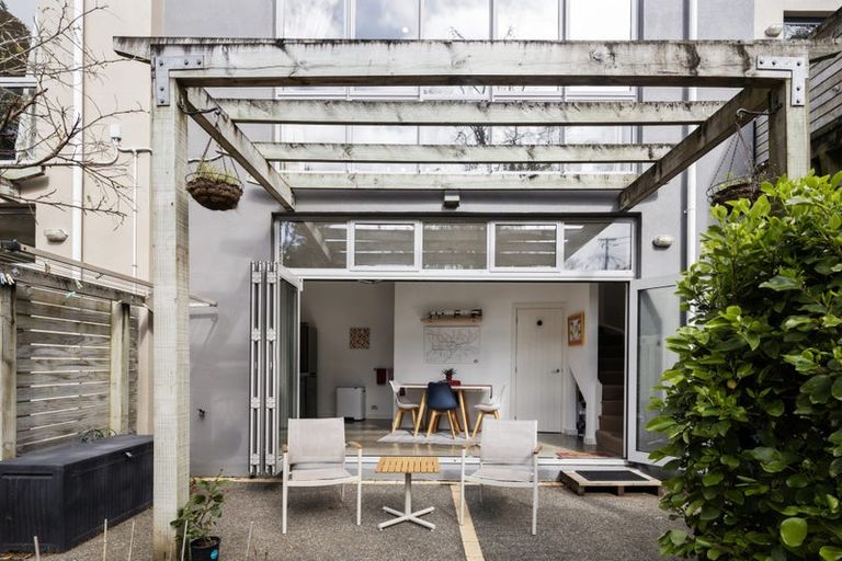 Photo of property in 59u6 Mortimer Terrace, Brooklyn, Wellington, 6021