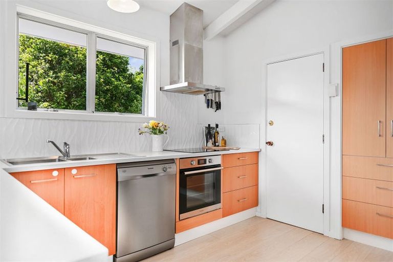 Photo of property in 11 Lombard Place, Avonhead, Christchurch, 8042