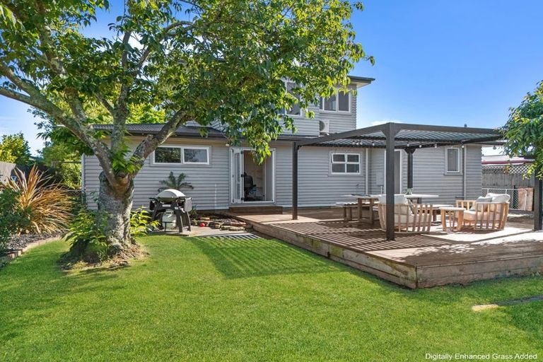 Photo of property in 2 Cambridge Terrace, Taradale, Napier, 4112