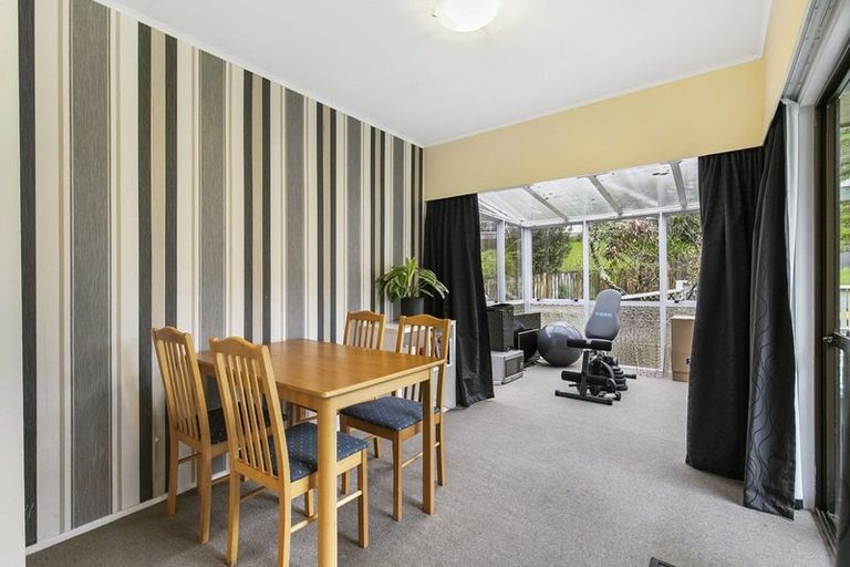 Photo of property in 2/53 Ayton Drive, Totara Vale, Auckland, 0629
