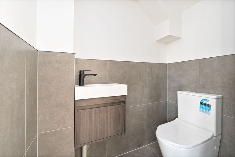 Photo of property in 4/442 Old Te Atatu Road, Te Atatu Peninsula, Auckland, 0610