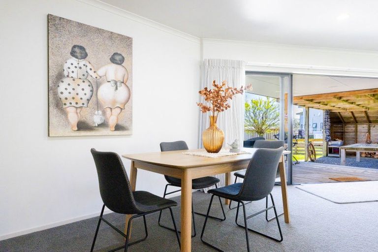 Photo of property in 14 Brooker Place, Waipukurau, 4200