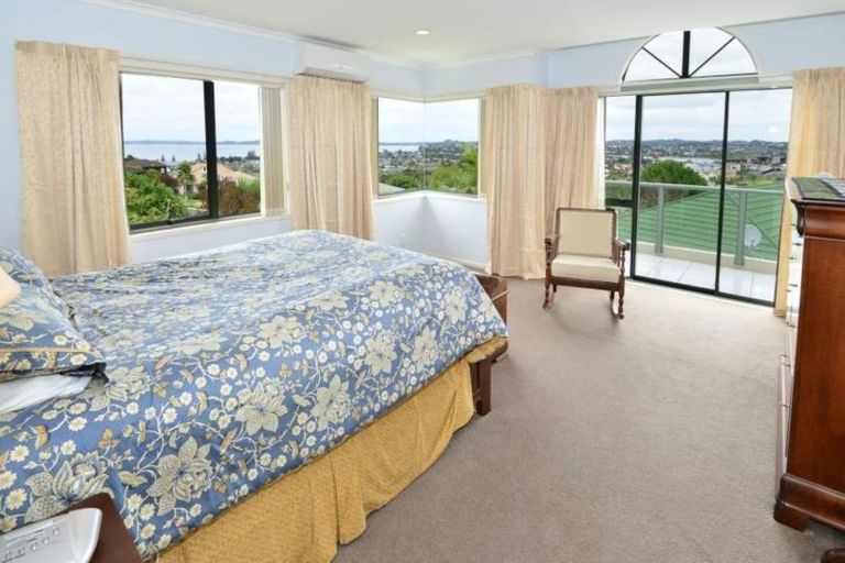 Photo of property in 5 Montcalm Close, Orewa, 0931