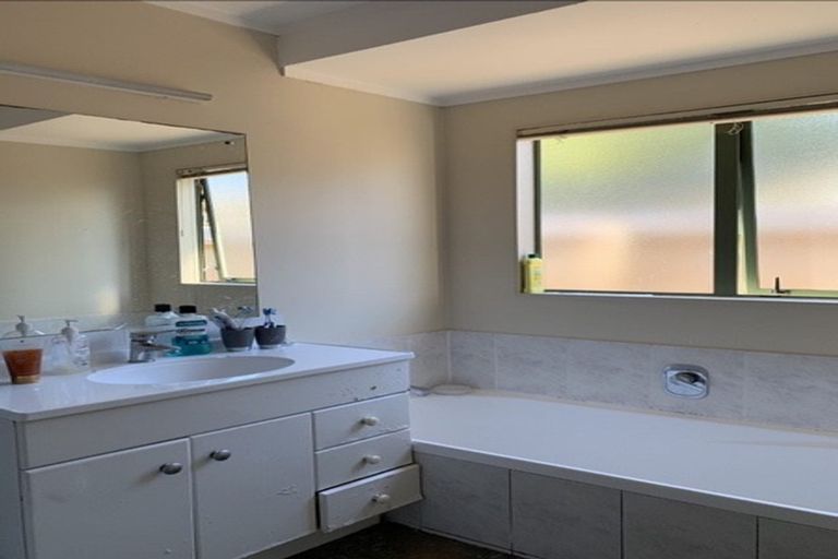 Photo of property in 29 Koru Street, Mangere Bridge, Auckland, 2022