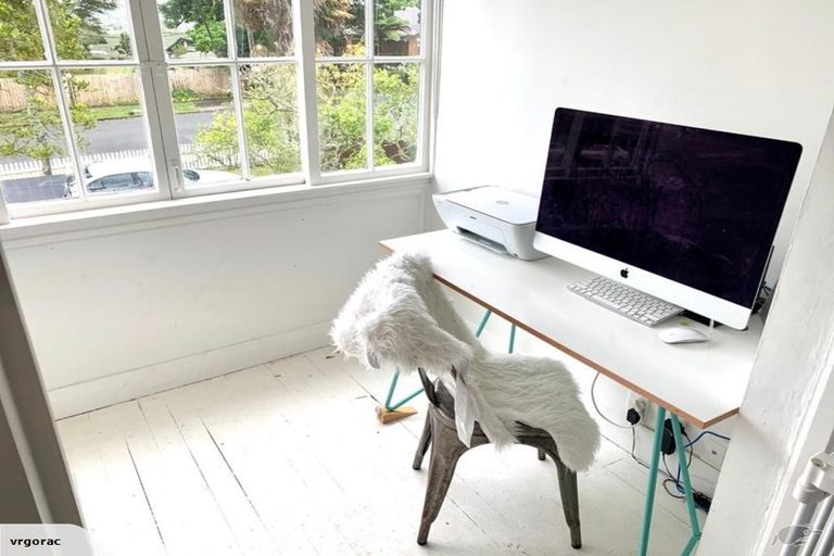 Photo of property in 27 Islington Avenue, New Lynn, Auckland, 0600