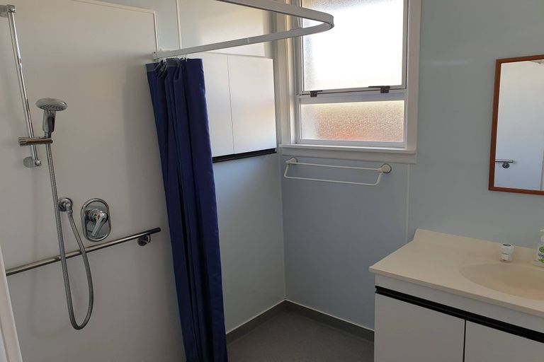 Photo of property in 2 Hood Place, Spotswood, New Plymouth, 4310