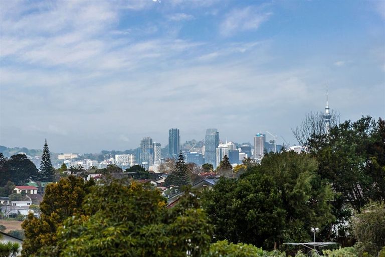 Photo of property in 301 Sunset Road, Sunnynook, Auckland, 0632