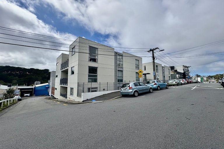 Photo of property in Hanson House, 2/27 Hanson Street, Mount Cook, Wellington, 6021