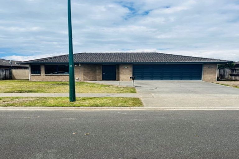 Photo of property in 25 Grabella Place, Papamoa Beach, Papamoa, 3118