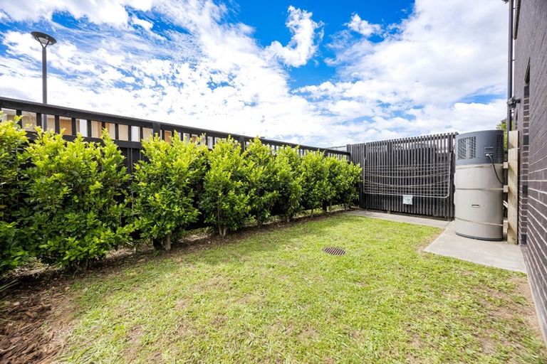 Photo of property in 82 Glidepath Road, Hobsonville, Auckland, 0616