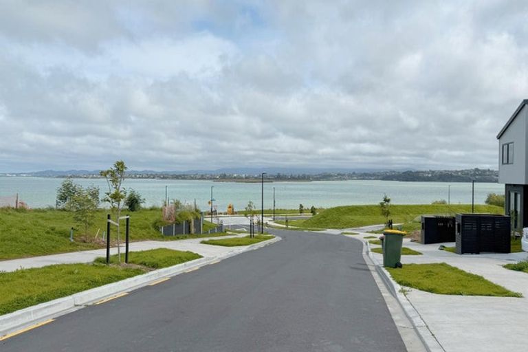Photo of property in 53 Picnic Point Road, Hobsonville, 0616