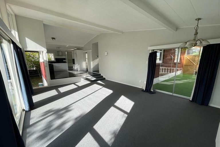 Photo of property in 26 Crompton Road, Massey, Auckland, 0614