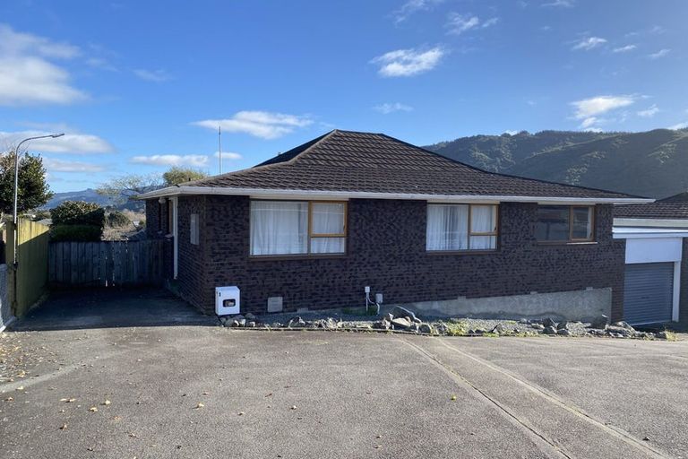 Photo of property in 1/21 Roband Crescent, Brown Owl, Upper Hutt, 5018